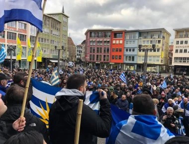 Στήριξη από τους ομογενείς! - Έλληνες της Διασποράς έκαναν συλλαλητήρια για το Σκοπιανό (φωτό, βίντεο)